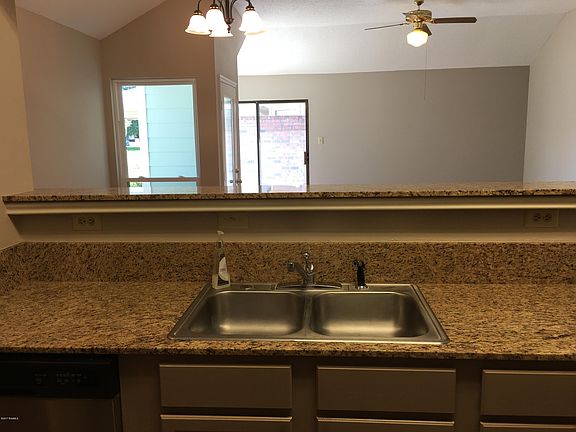 4th image of 107 Appleoak Ave