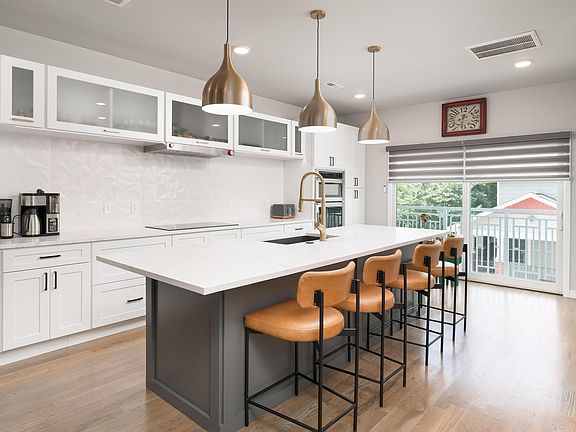2nd image of 1505 Jefferson St #103