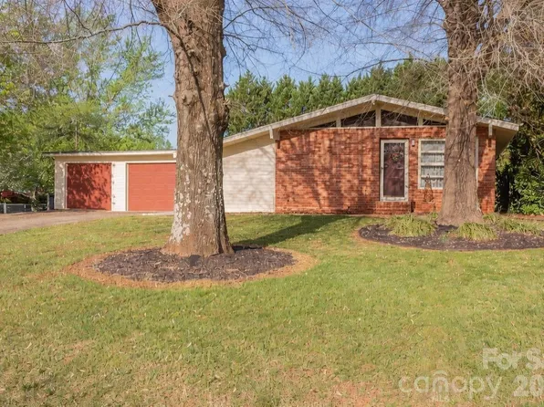 104 Buena Vista Dr, Morganton, NC 28655