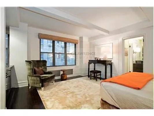 Sold by Aclawrence | media 4