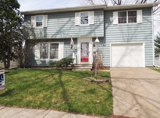1404 E 34th St, Davenport, IA 52807