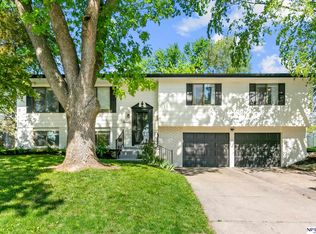 14220 Drexel Cir, Omaha, NE 68137