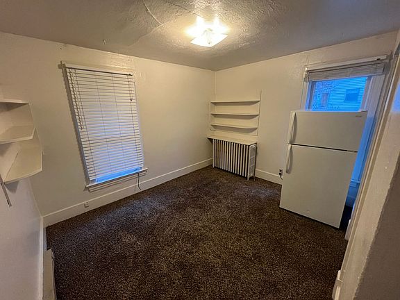 3rd image of 625 NE Maiden Ln #11