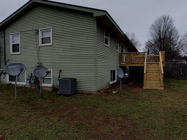 2712 Rosewood St, Jenison, MI 49428