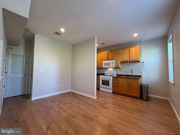 3rd image of 255 Mercer St Floor 3