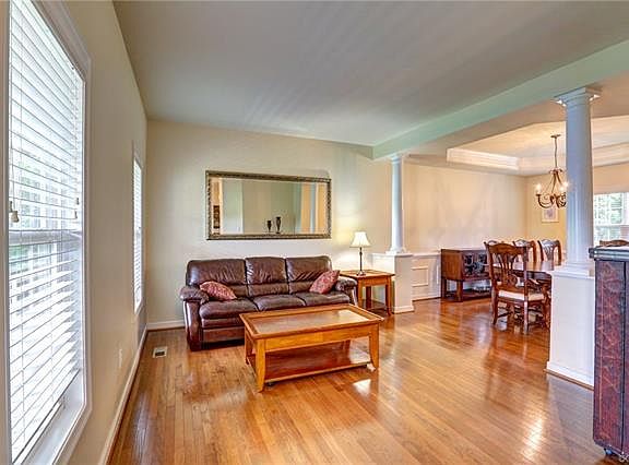 5th image of 9613 Mountain Cove Ct