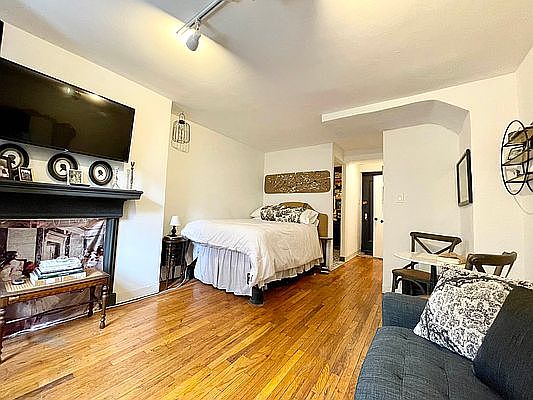 5th image of 61 Horatio St APT 1G