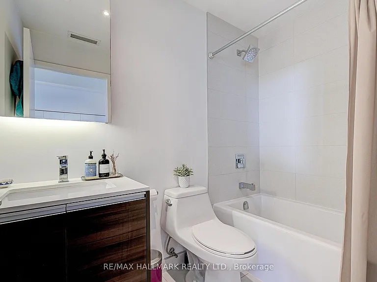 1238 Dundas St E #813 — Photo 15