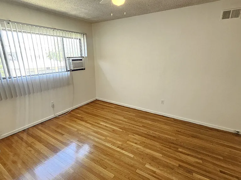 8315 Clinton Ave #6 — Photo 7