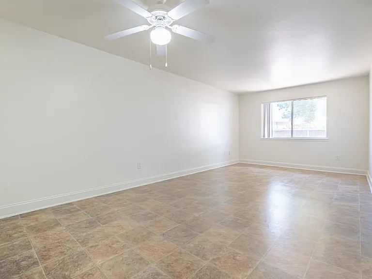 8303 Maumee Rd — Photo 10