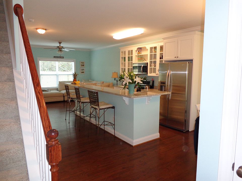 2nd image of 1423 43rd St