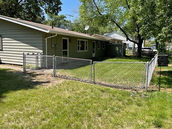 2nd image of 15727 Woodlawn East Ave