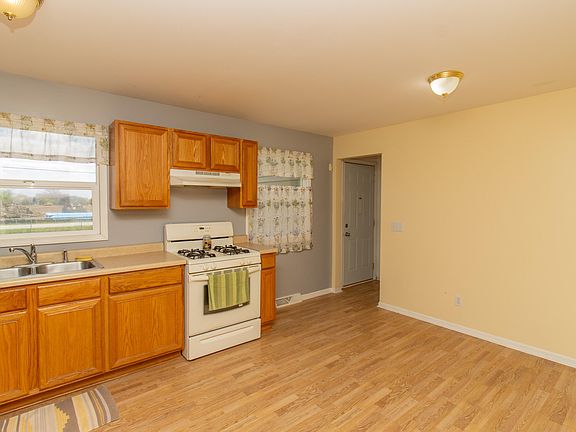 5th image of 208 Meadow Ln