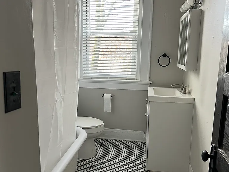 362 W 1st Ave #B — Photo 5