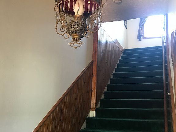 5th image of 214 W Lindsey St