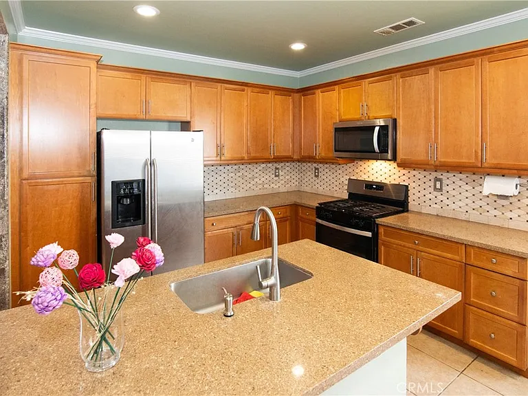 619 W Avenue H13 — Photo 39