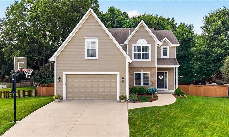 1st image of 4017 SW Evergreen Ln