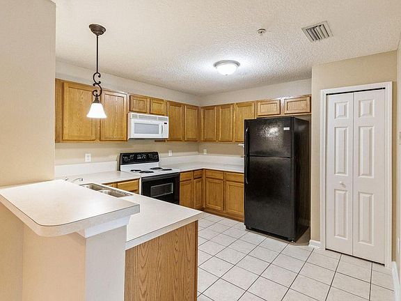HUGE kitchen, easy to clean floor, big pantry. NEW FAUCET & SINK LIGHT COMING 9/12/19.