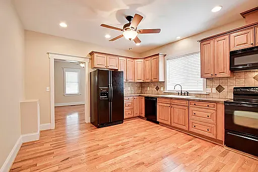 Eat-In Kitchen