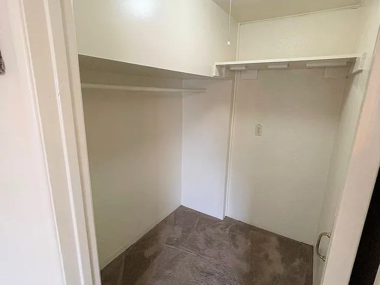 2110-2126 Thompson Blvd #&-275-287 — Photo 9