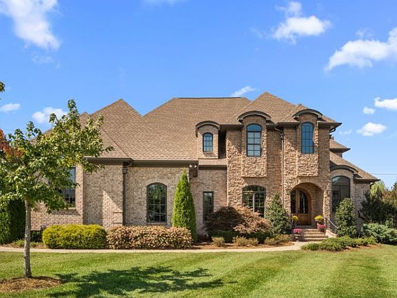 3rd image of 1014 Maplewood Ct