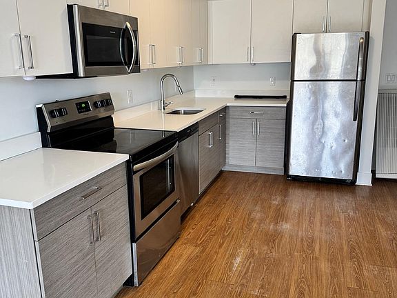 3rd image of 428 Bergen Ave #407