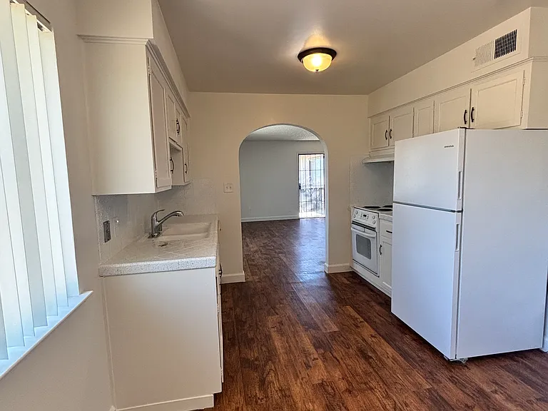Driftwood Apartments — Photo 15