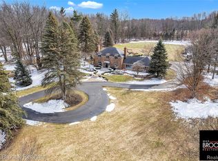 28351 W Forteen Mile Rd, Farmington Hills, MI 48334