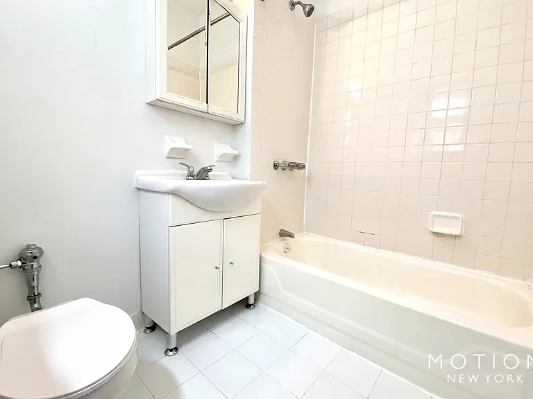 45 Tiemann Pl #2I — Photo 3