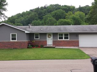 708 Broadway St, Bellevue, IA 52031