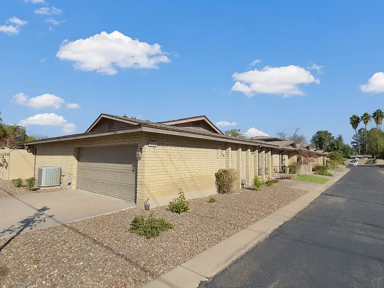 1004 E Marlette Ave — Photo 14