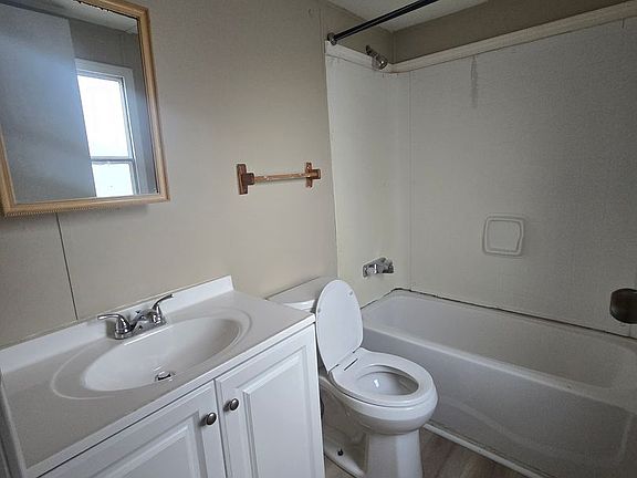 4th image of 725 Williamsburg Dr