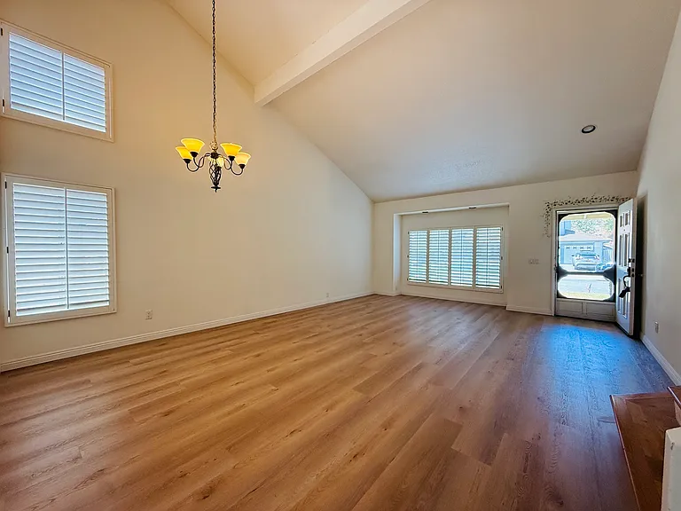 1152 Pebblewood Dr — Photo 2