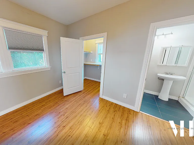 2350 Portland St — Photo 9