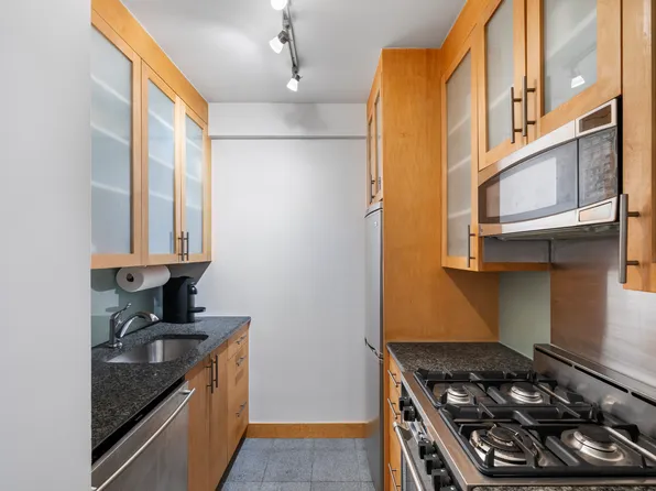 30 West 60th Street image 5 of 14