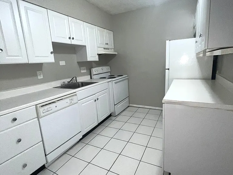 4774 Kings Dr #G — Photo 2