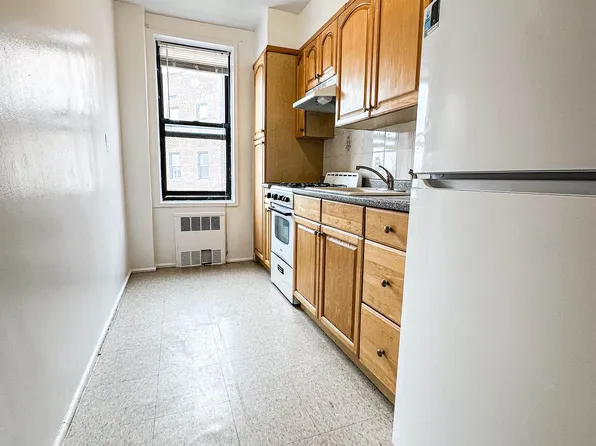 100-25 Queens Boulevard image 4 of 7