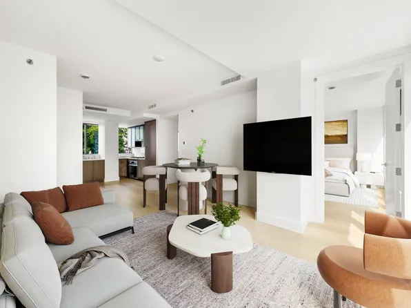 814 Fifth Avenue image 1 of 11