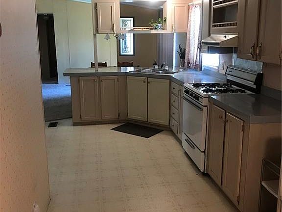 3rd image of 150 Woodland Cir