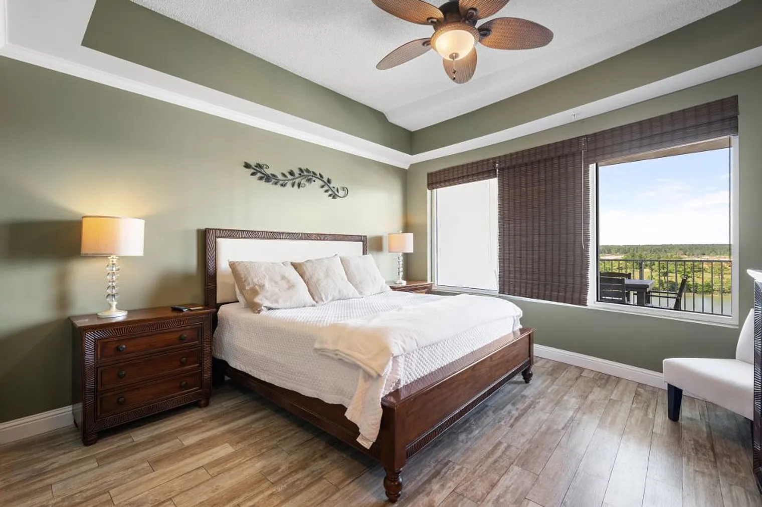 2 bed, 2.0 bath, 1399 sqft, $4,889 — Photo 3