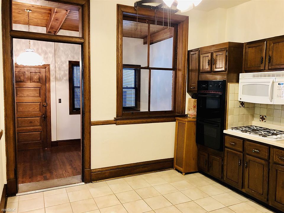 2844 N. Burling #2-17