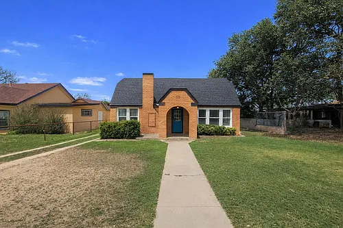 2425 Waco St Photo 1