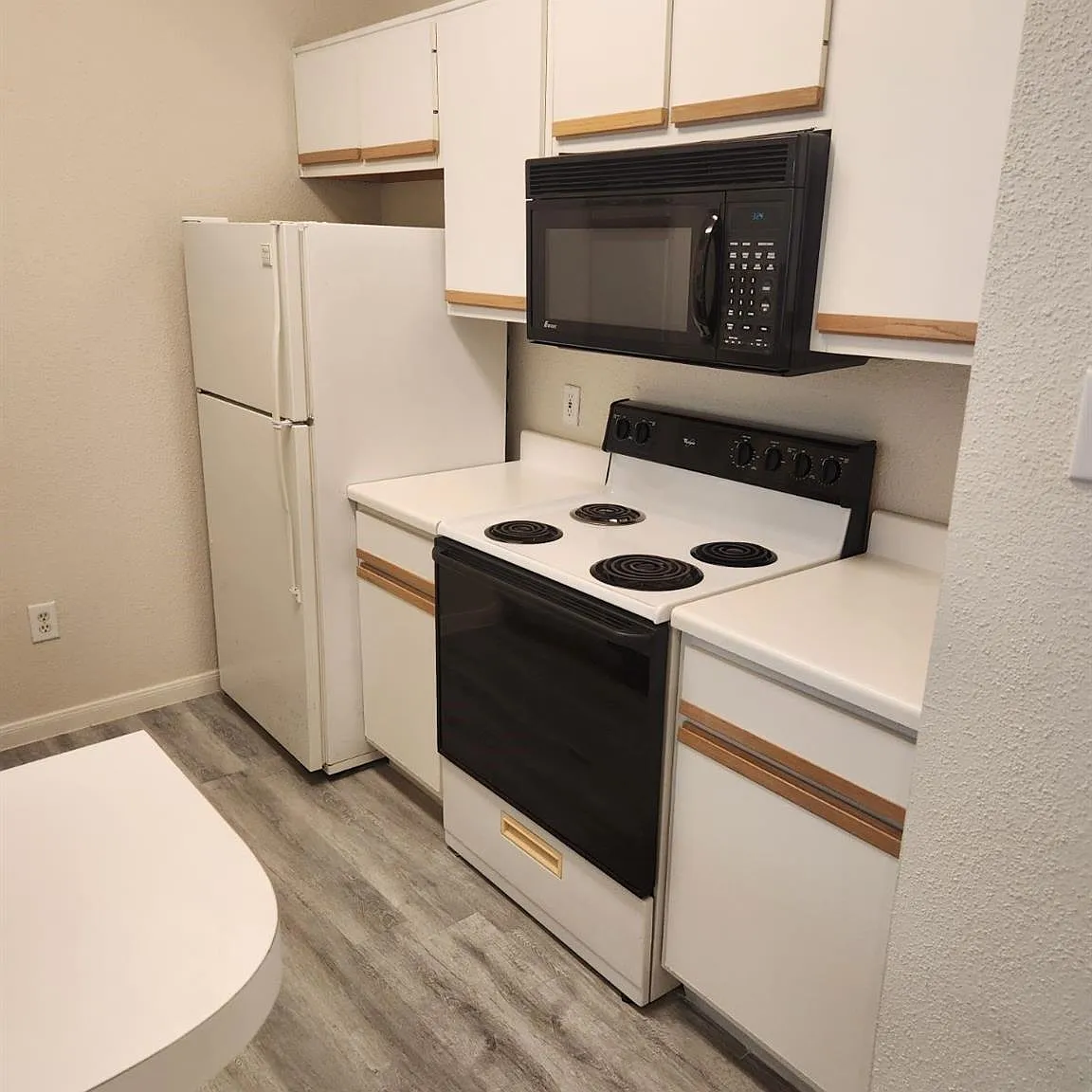 1 bed, 1.0 bath, 623 sqft, $1,350 — Photo 3