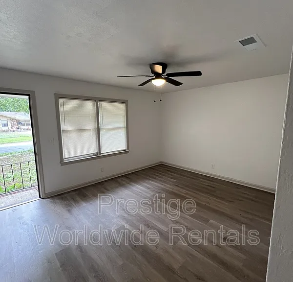 2104 Wellborn Dr — Photo 4