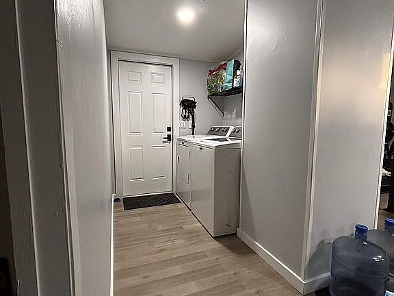 4th image of 241 Lakeside Garden Cir