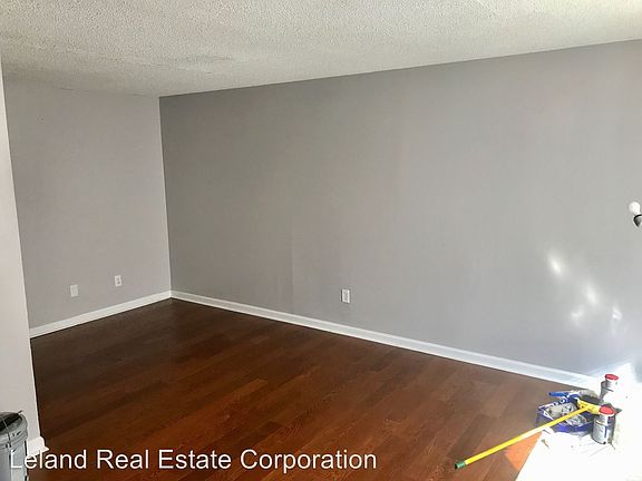 2nd image of 1002 Scarborough Ct