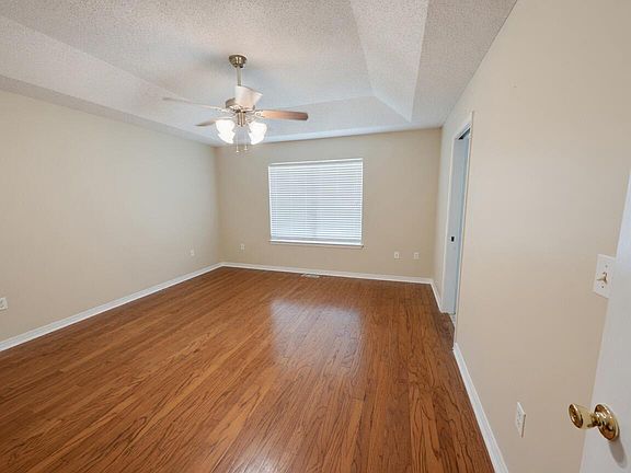 3rd image of 117 Twin Oak Dr