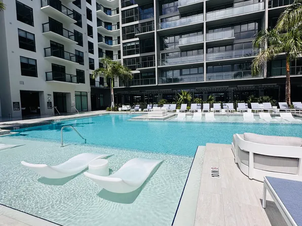 1652 NE 124th St, Miami, FL