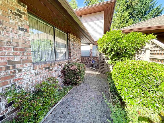 2nd image of 1725 Southmere Cres #6