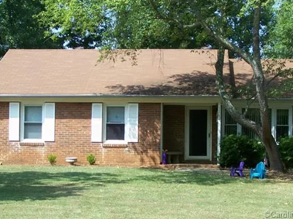 1712 Old Towne Ct, Charlotte, NC 28217